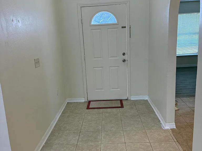 1178 White Oak Cir — Photo 3