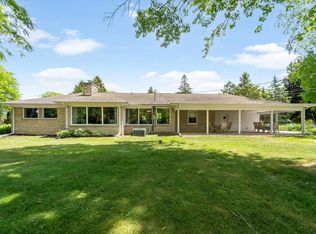 11355 N Rosewood Dr, Mequon, WI 53092
