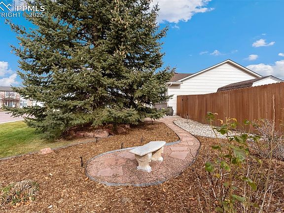 4th image of 565 Camrose Ct