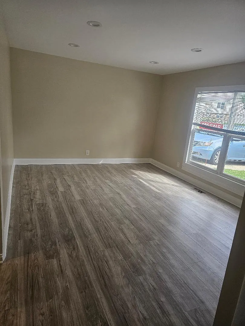3 bed, 925 sqft, $2,950 — Photo 3