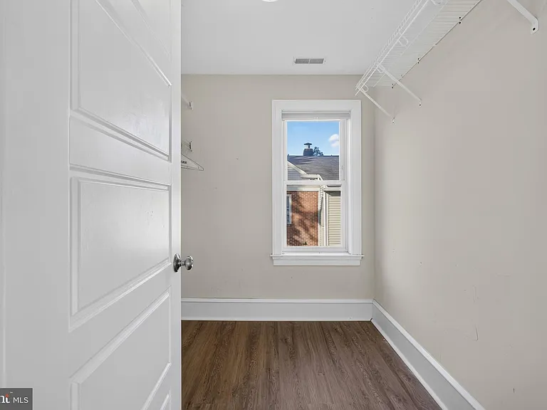21 E Redman Ave — Photo 38