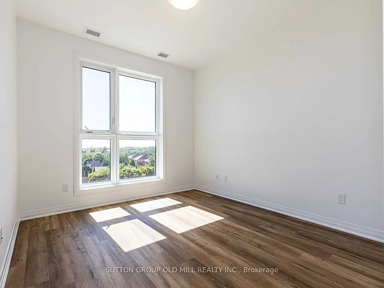 95 Dundas St W #307 — Photo 13