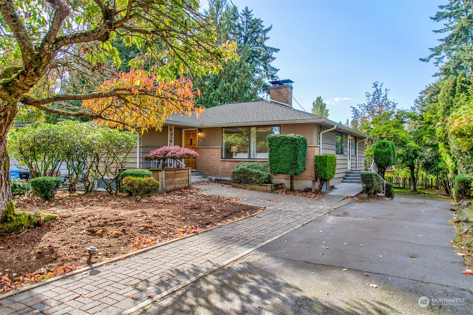 18533 Meridian Avenue N photo 1