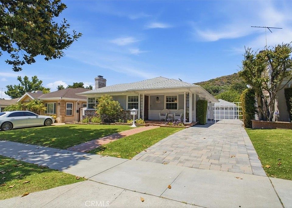 1st image of 2049 E Glenoaks Blvd