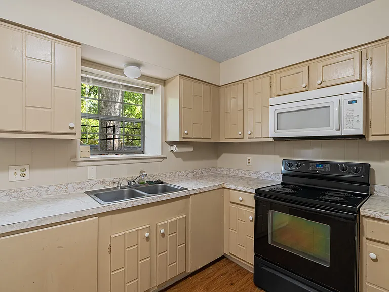 411 C St #3 — Photo 3
