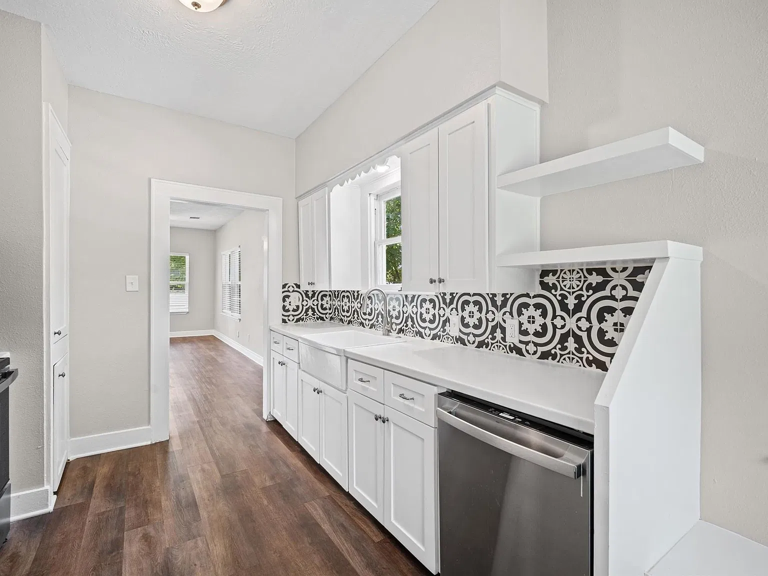 3 bed, 3.0 bath, 1879 sqft, $2,400 — Photo 3