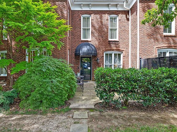 2nd image of 505 Lindsay Ct