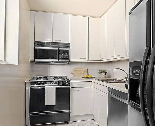 3rd image of 146 W 57th St APT 45F