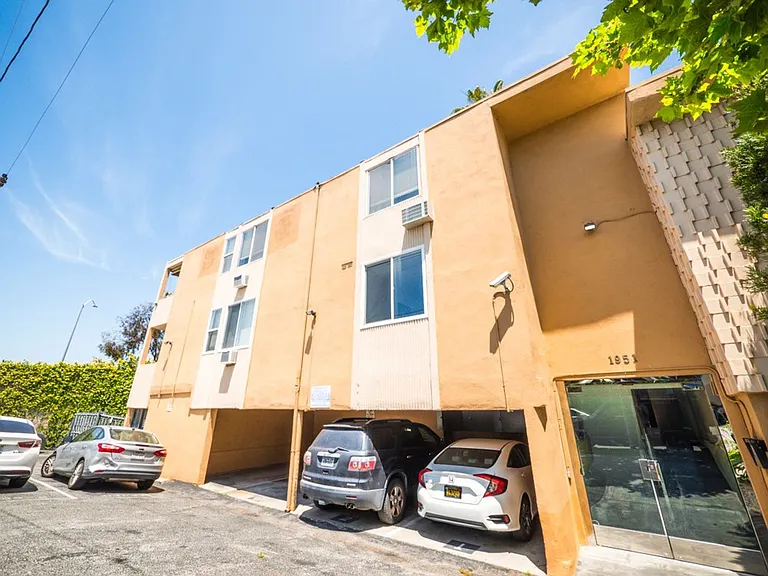 1957 Frank St / 2519 Virginia Ave — Photo 68