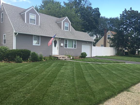 2nd image of 2331 Lancaster St