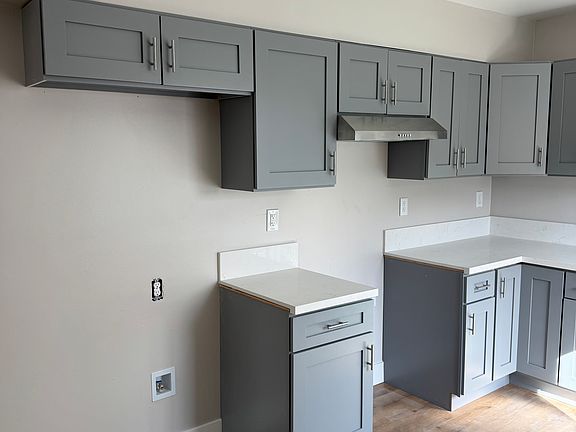 2nd image of 1135 3/4 W 54th St