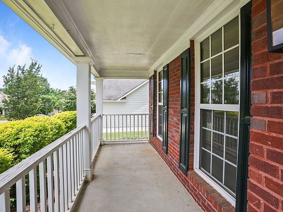 3rd image of 1000 Great Oaks Dr