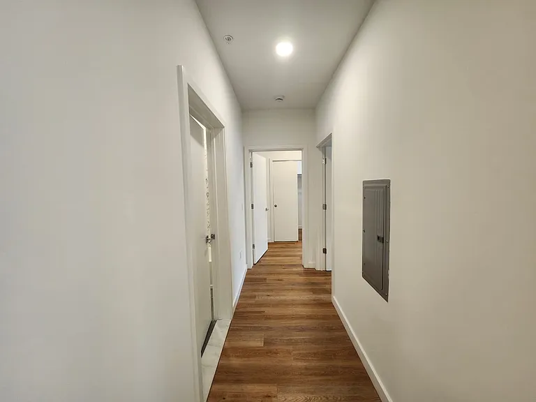 27 Freeway Dr E #45E — Photo 11