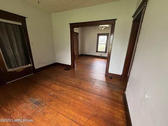 5th image of 1319 Earl Ave
