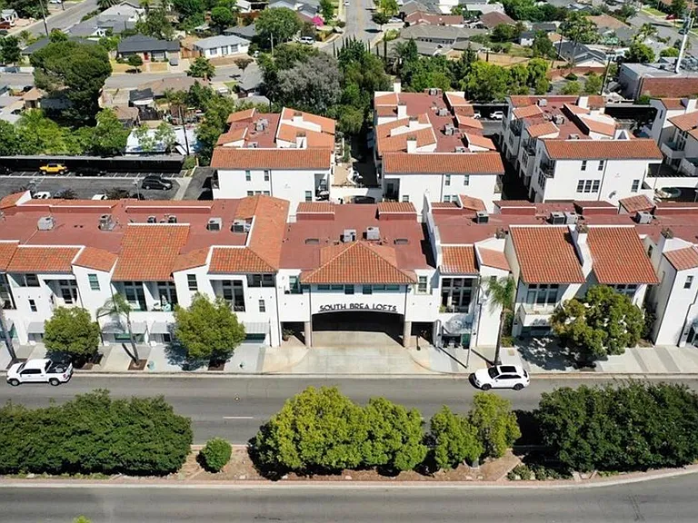walking distance to downtown Brea