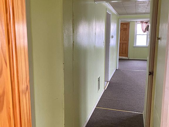 3rd image of 246 Hastings Ave