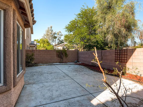 3rd image of 552 Aspen Leaf St
