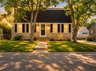 21 Bailey St, Rumford, RI 02916