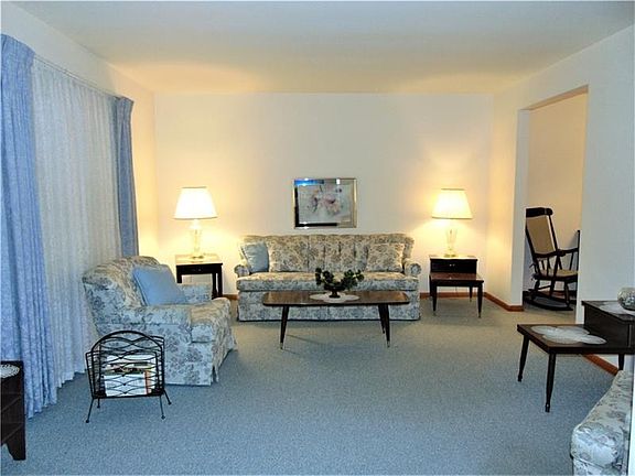 4th image of 49 Bellevue Ave
