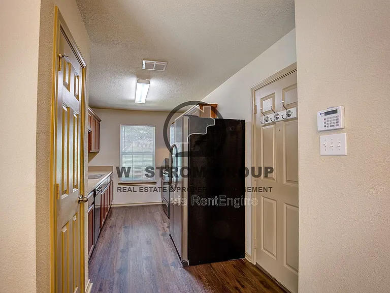 10721 Deauville Dr — Photo 15