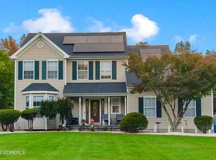 28 Goldfinch Rd, Jackson, NJ 08527