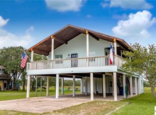 68 Bay St, Port O Connor, TX 77982