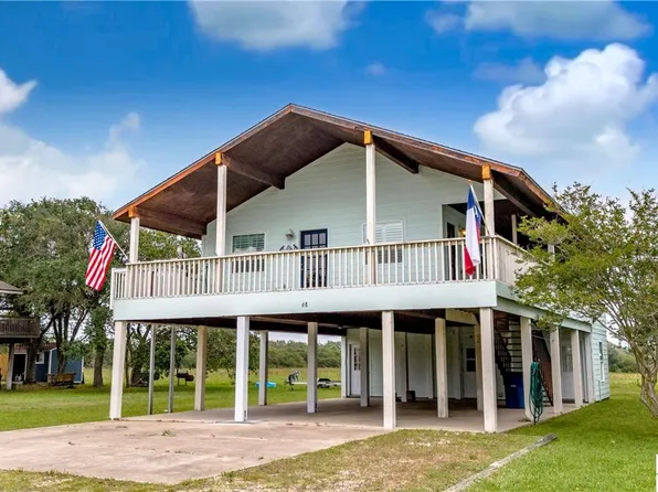 68 Bay St, Port O Connor, TX 77982