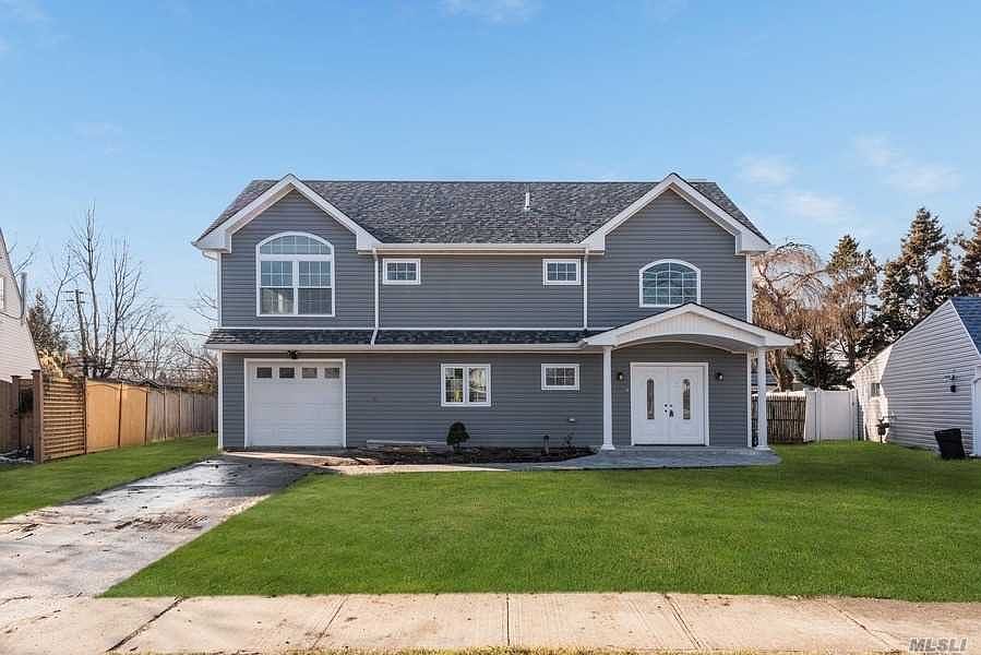 160 Blueberry Ln Hicksville Ny 11801 Zillow