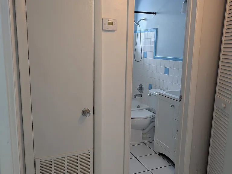 125 SW 19th Ave #UTIL INCLUDED — Photo 32