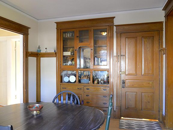 5th image of 619 E Clarke St