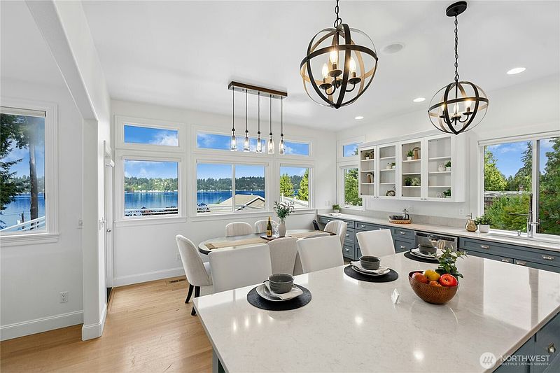 5th image of 13130 Holmes Point Drive NE