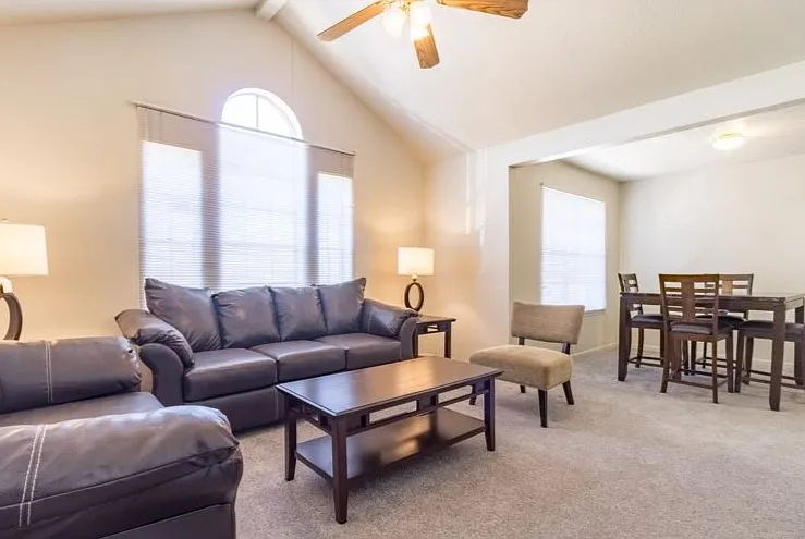3 bed, 1250 sqft, $1,175 — Photo 2