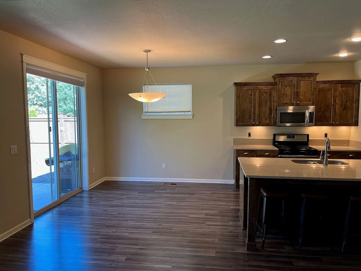 3 Bedroom, 2 Bathroom Home - Located in Pheasant Run! — Photo 4