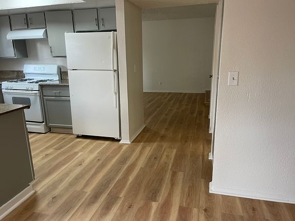 5th image of 4620 E Van Buren Ave
