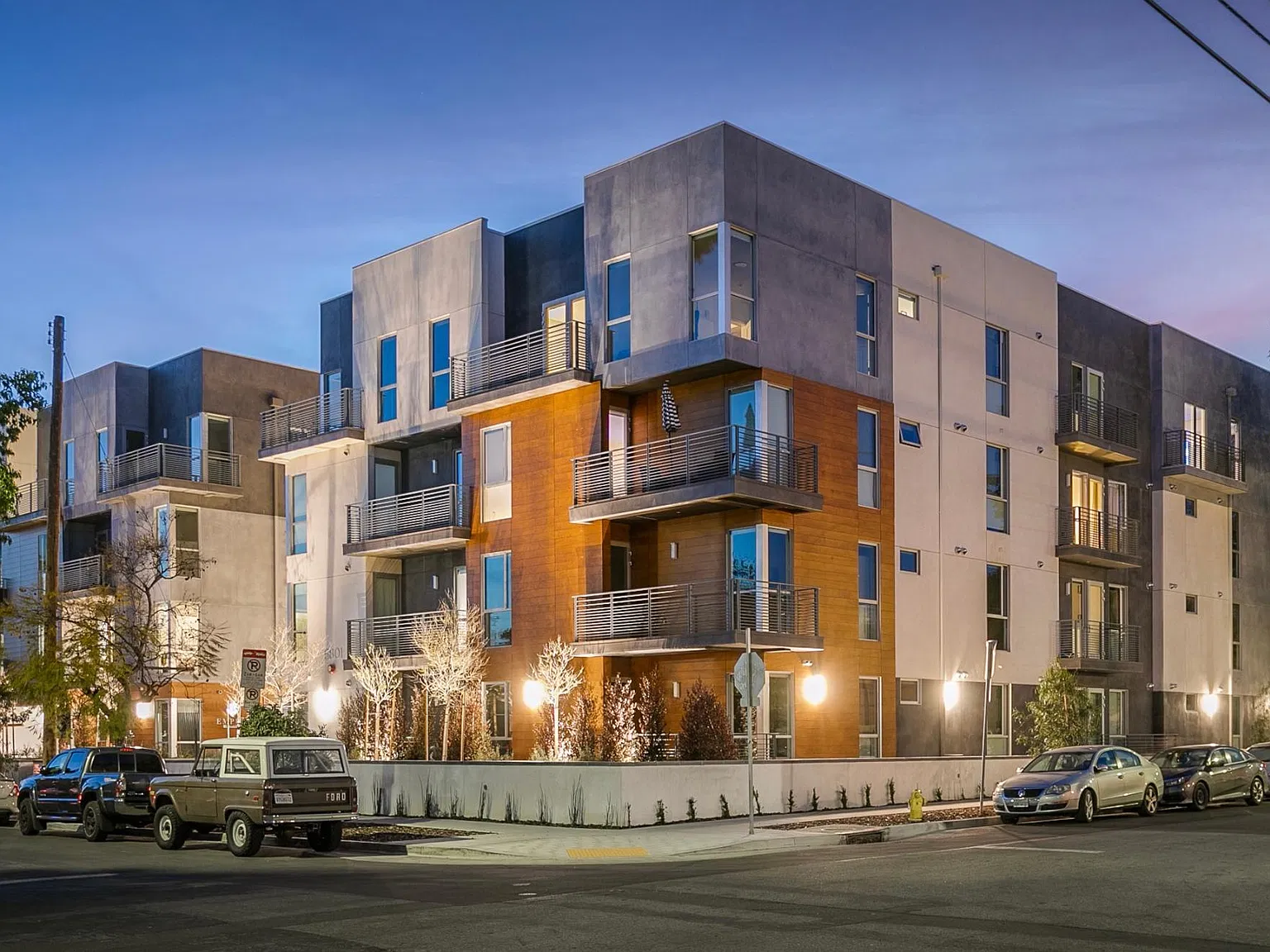 Empire at Larchmont — Photo 1