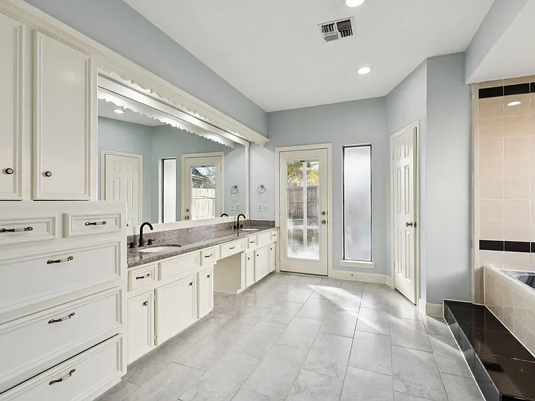 14819 Walbrook Dr — Photo 22