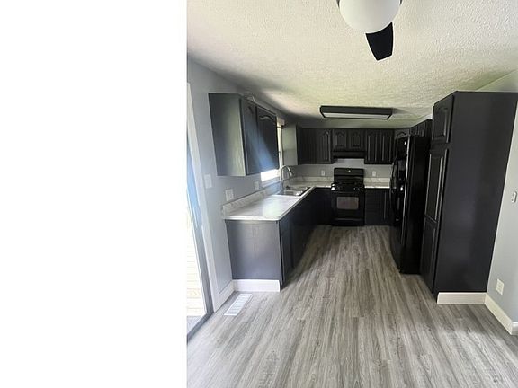 4th image of 1056 Shadowlawn Dr