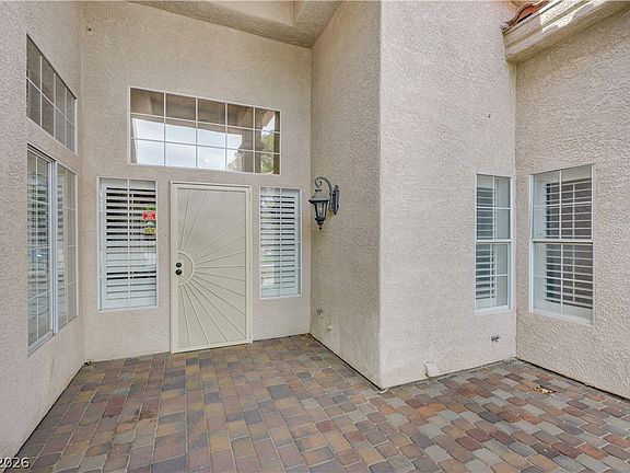 4th image of 631 Robin Ln