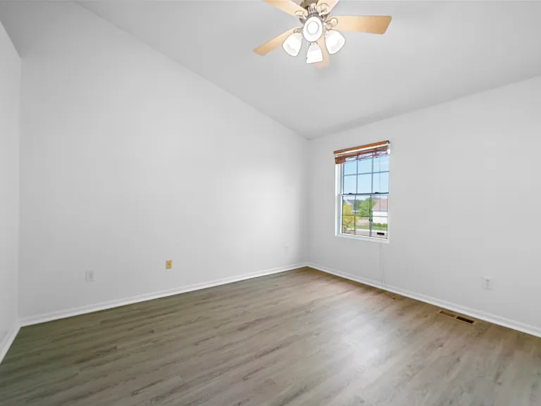 4035 Redroyal Ave — Photo 23