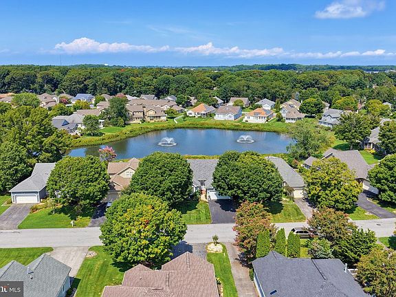 4th image of 128 Lakeside Dr