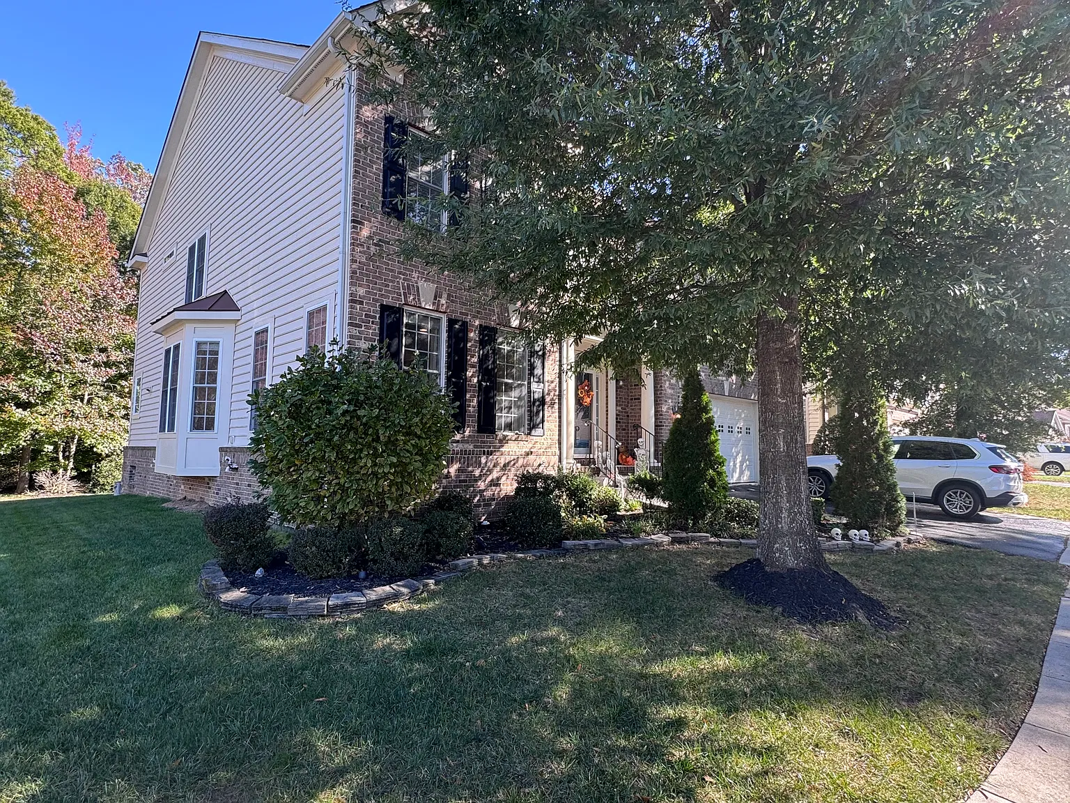 5 bed, 4.5 bath, 5637 sqft, $4,500 — Photo 2