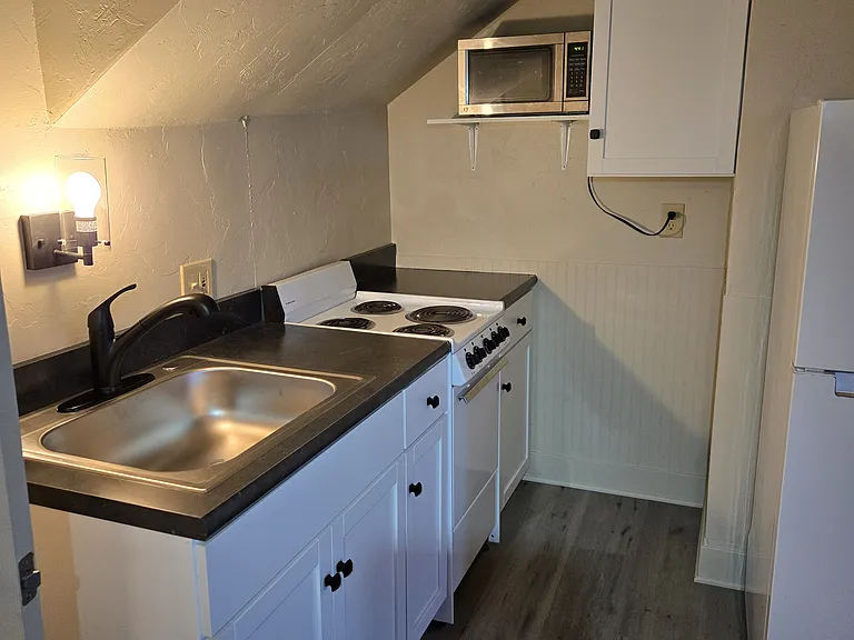 524 Spruce St #4 — Photo 9