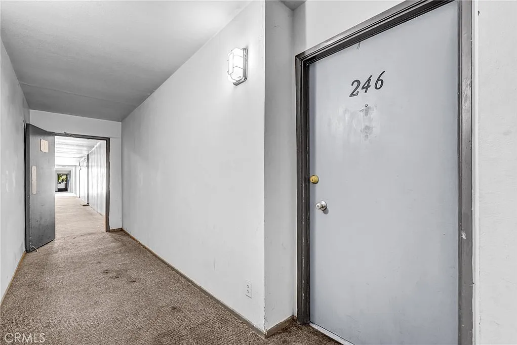 2 bed, 911 sqft, $2,400 — Photo 4