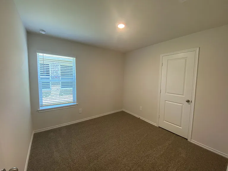 1818 Potomac Ln — Photo 8