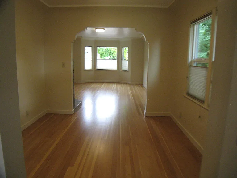 310 E Lake St — Photo 9