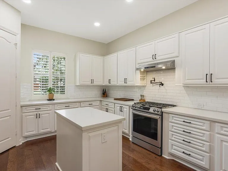 18901 N Bee Cave Springs Cir — Photo 9
