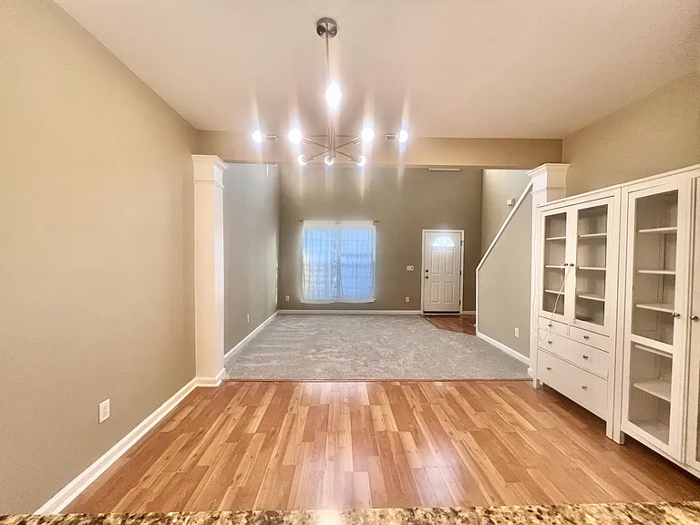 302 Mannington Dr — Photo 6