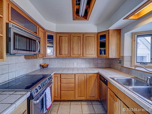 3rd image of 1513 E Sheridan St