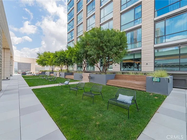 400 S Broadway Ave #1203 — Photo 38