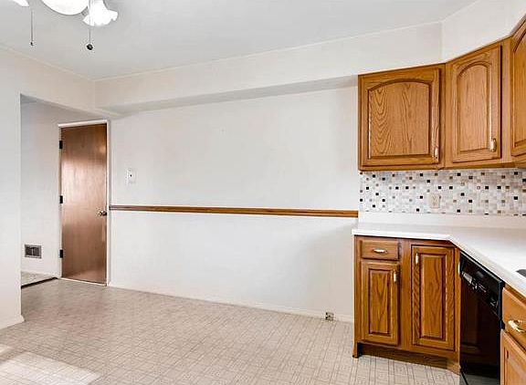 5th image of 3906 Trotwood Pl